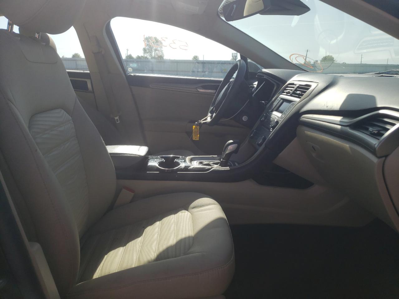 Photo 5 from auction – 2016 FORD FUSION SE with VIN 3FA6P0H74GR200211