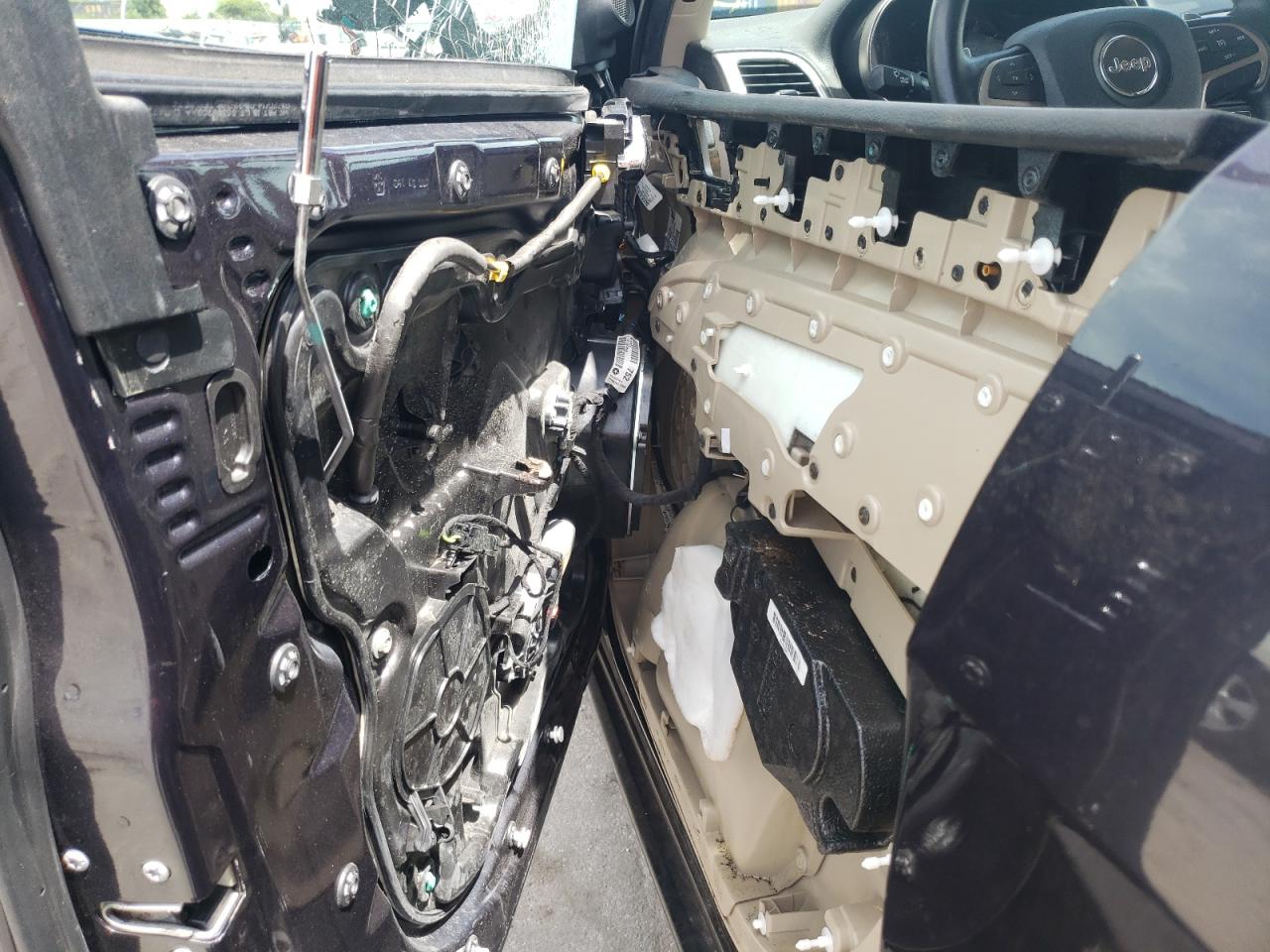 Photo 10 from auction – 2014 JEEP GRAND CHER with VIN 1C4RJEBG7EC528927