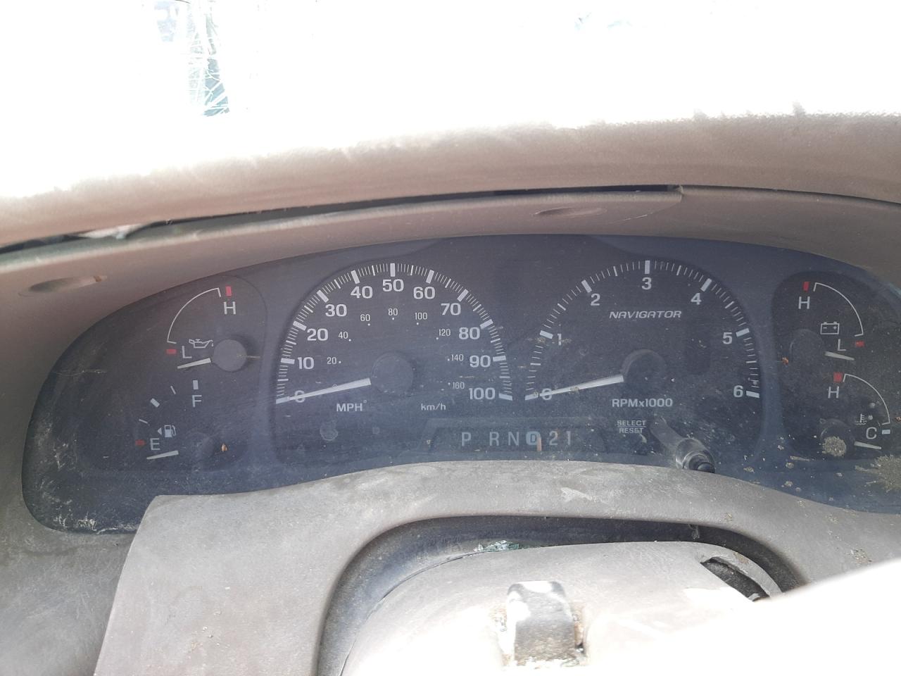Photo 8 from auction – 2000 LINCOLN NAVIGATOR with VIN 5LMRU27A7YLJ05949
