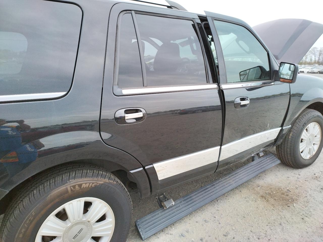Photo 9 from auction – 2014 LINCOLN NAVIGATOR with VIN 5LMJJ2J59EEL07807