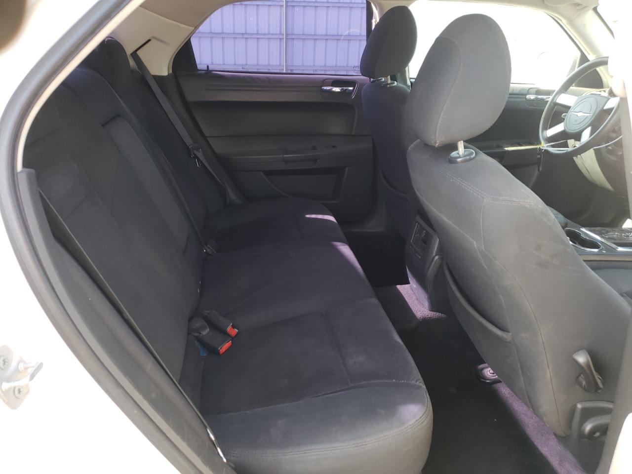 Photo 6 from auction – 2008 CHRYSLER 300 LX with VIN 2C3KA43RX8H208552