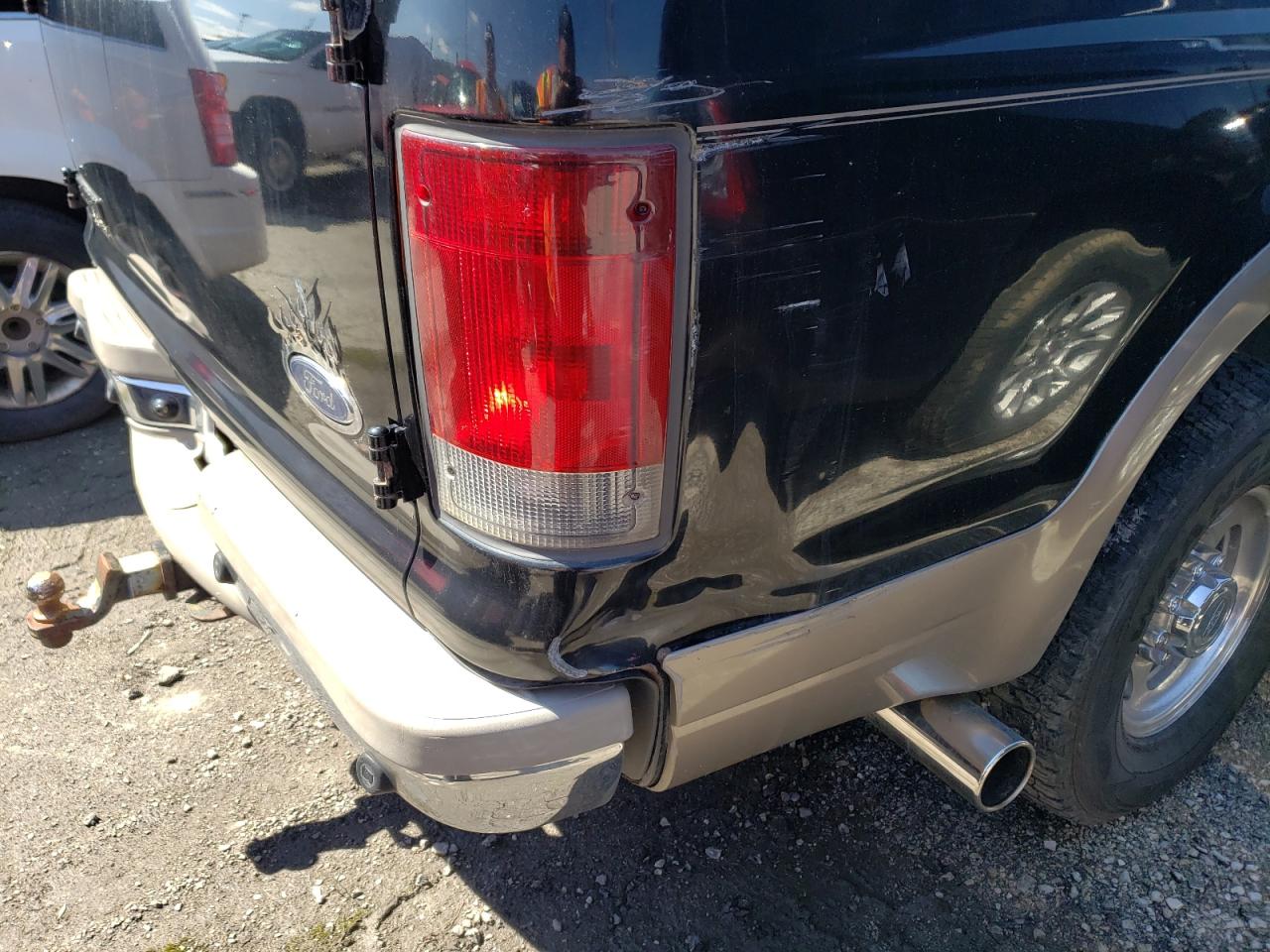 Photo 9 from auction – 2002 FORD EXCURSION with VIN 1FMNU43S92EB46252
