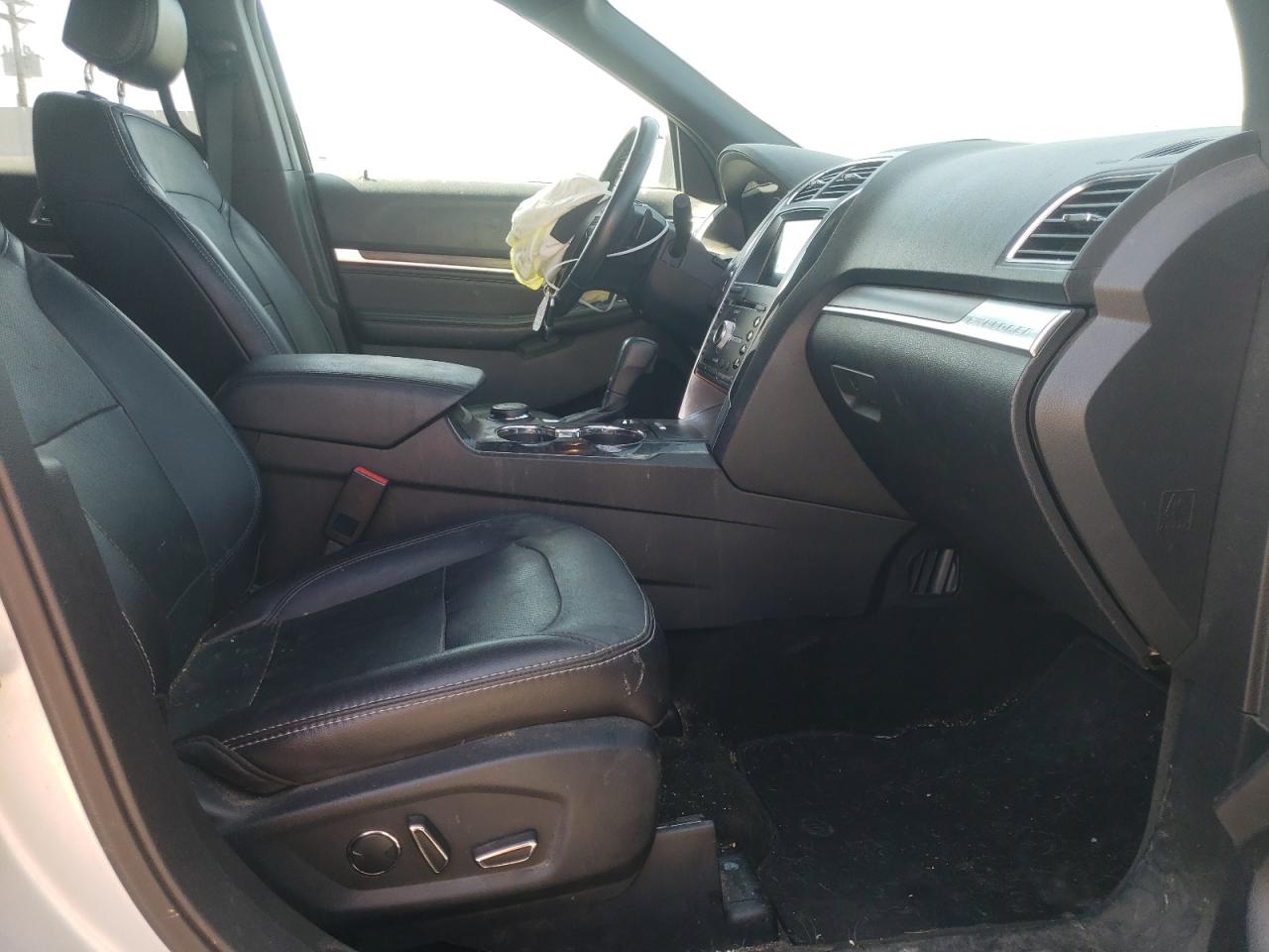 Photo 5 from auction – 2017 FORD EXPLORER L with VIN 1FM5K8F82HGC93863
