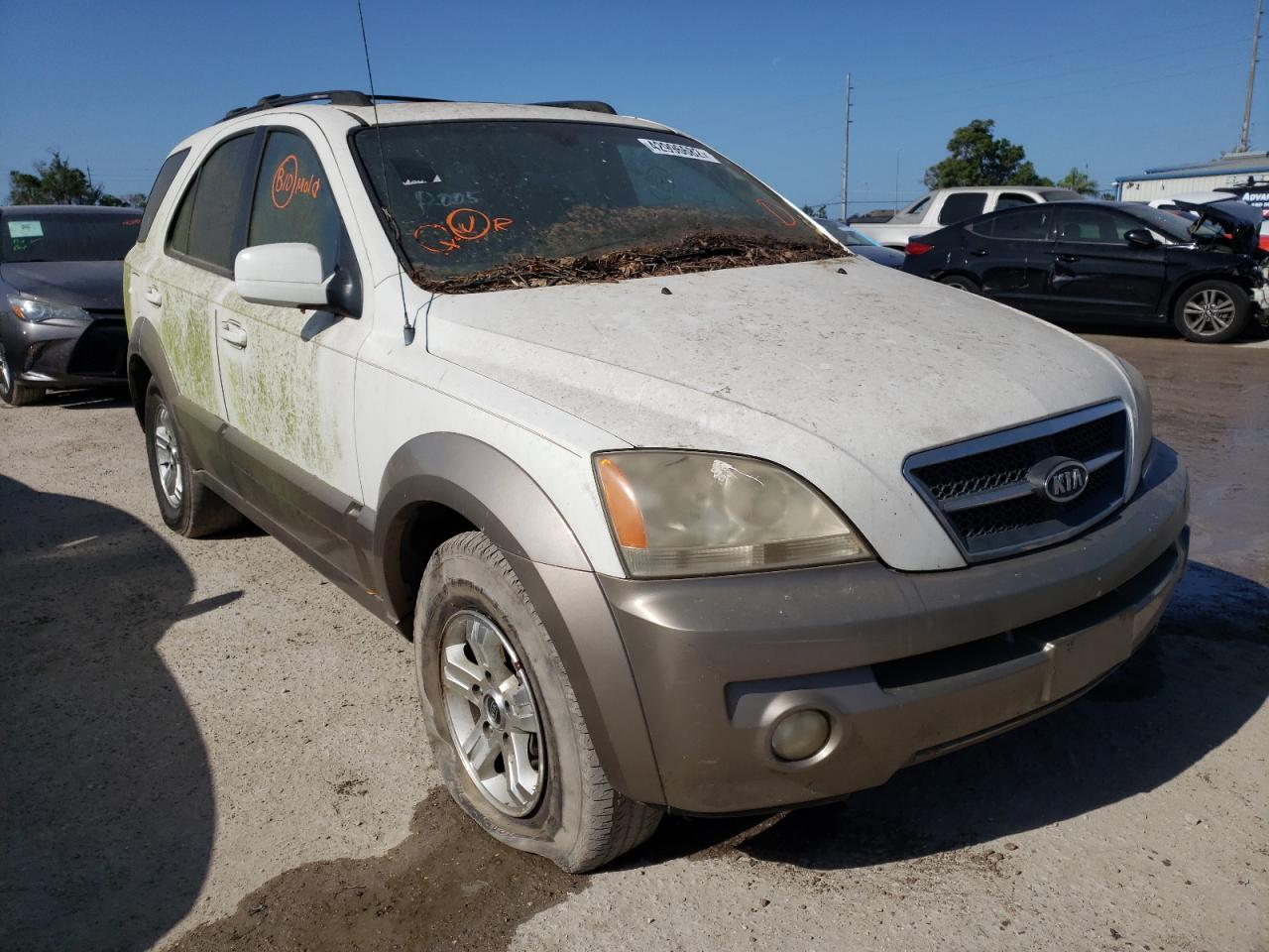 KIA SORENTO EX 2005 with VIN KNDJD733755495556 - Photo from auction
