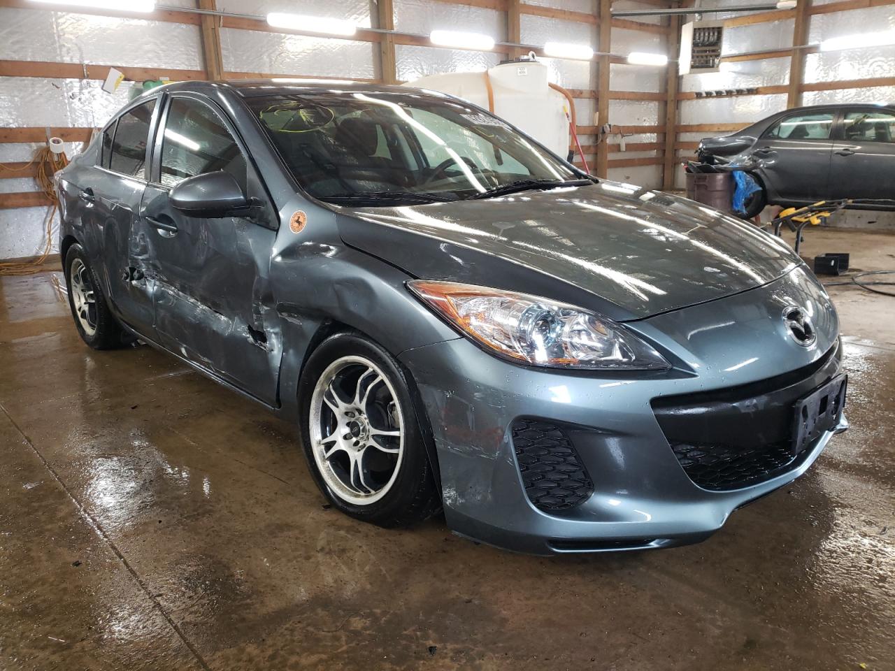 MAZDA 3 I 2013 with VIN JM1BL1U78D1798454 - Photo from auction