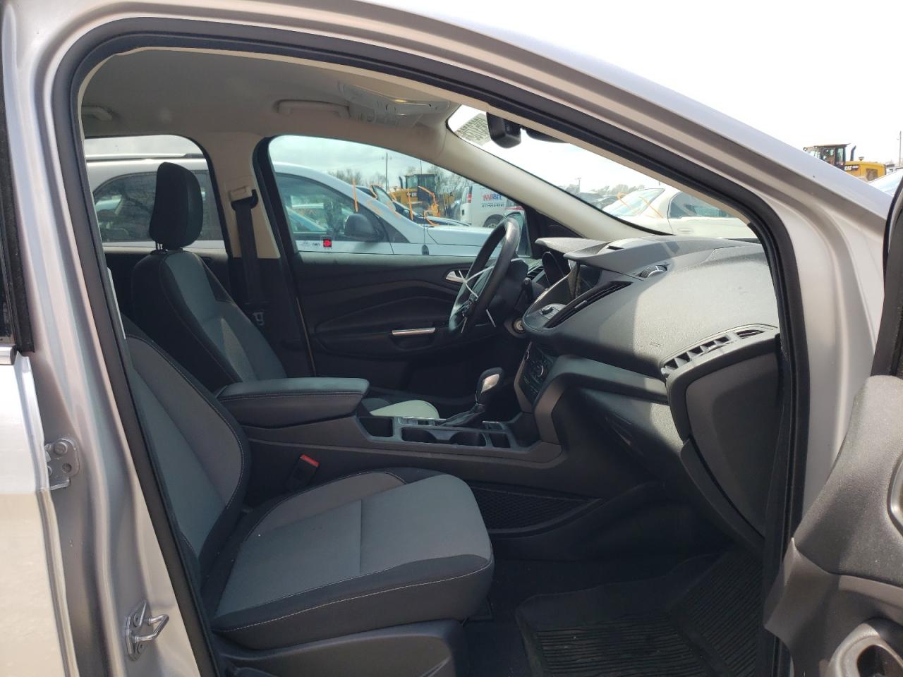 Photo 5 from auction – 2018 FORD ESCAPE SE with VIN 1FMCU9GD5JUC49432