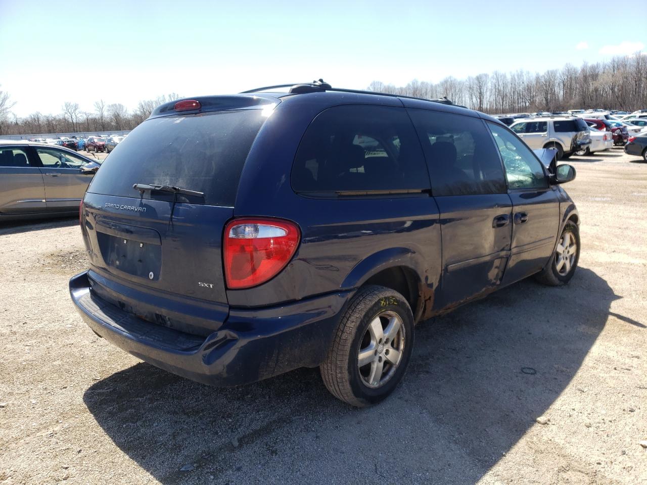 Photo 4 from auction – 2005 DODGE GRAND CARA with VIN 2D4GP44L25R540164