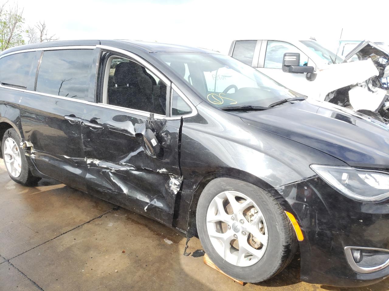 Photo 9 from auction – 2018 CHRYSLER PACIFICA T with VIN 2C4RC1FG1JR270905