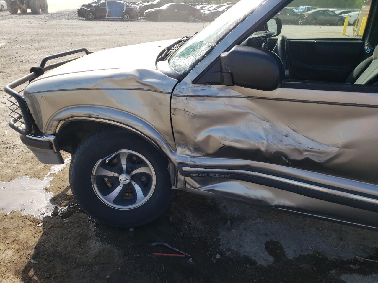 Photo 9 from auction – 2001 CHEVROLET BLAZER with VIN 1GNCS13W712147023