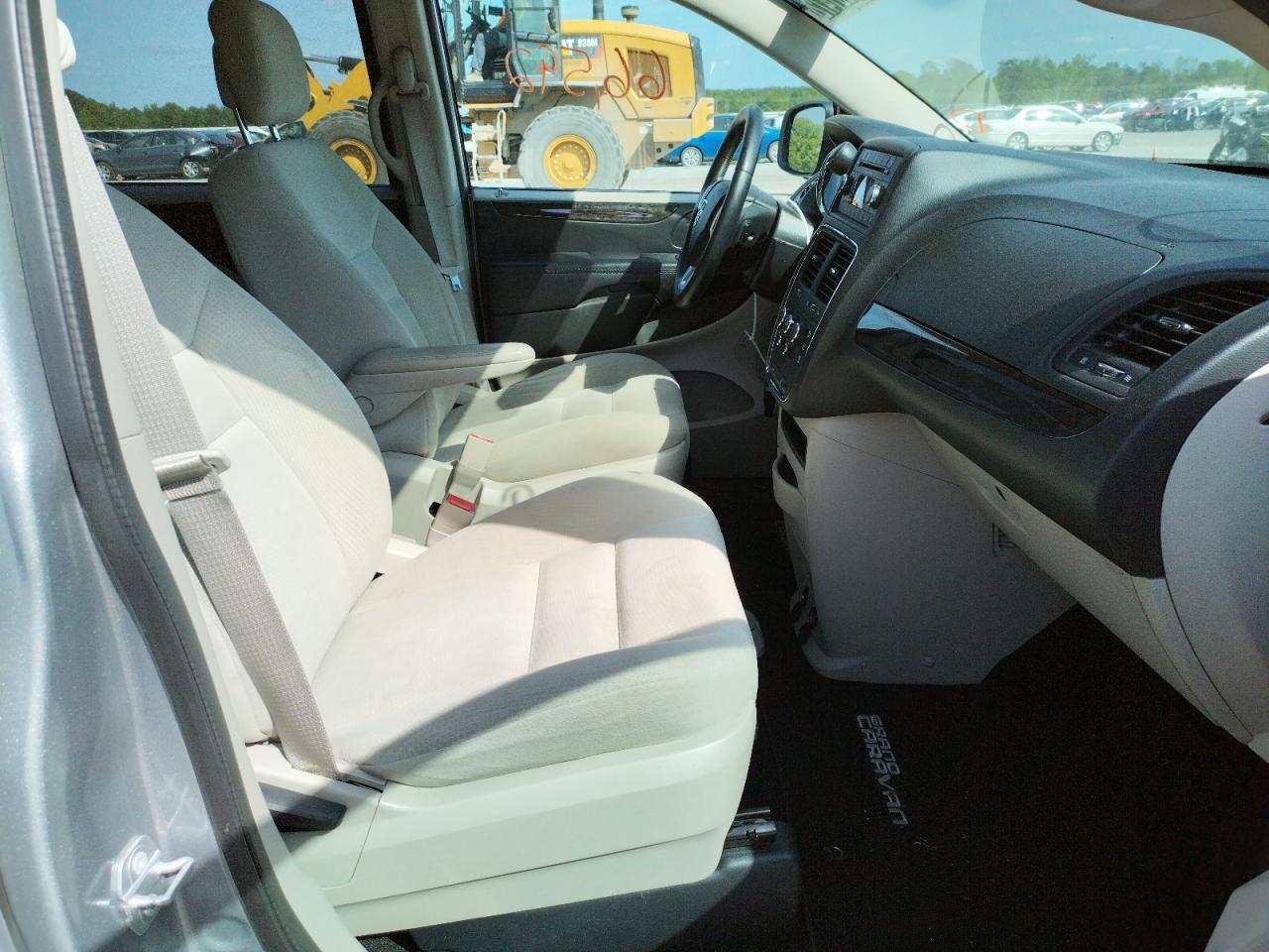 Photo 5 from auction – 2015 DODGE GRAND CARA with VIN 2C4RDGBG4FR648633