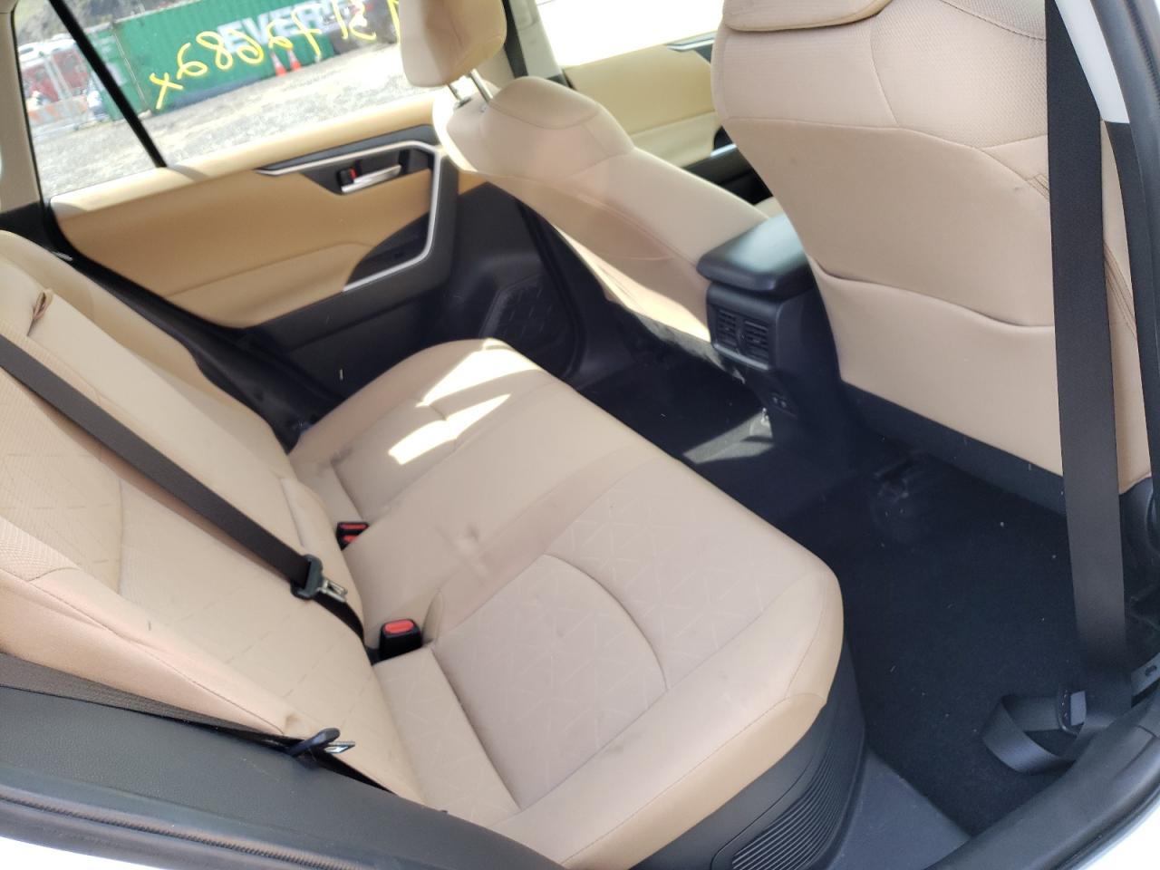 Photo 6 from auction – 2021 TOYOTA RAV4 XLE with VIN JTMR6RFV4MD014981