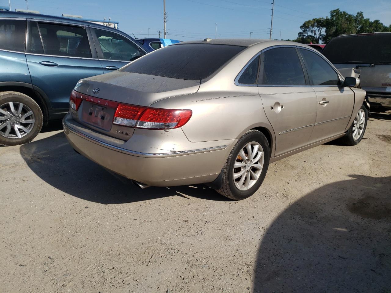 Photo 4 from auction – 2007 HYUNDAI AZERA SE with VIN KMHFC46F57A227656