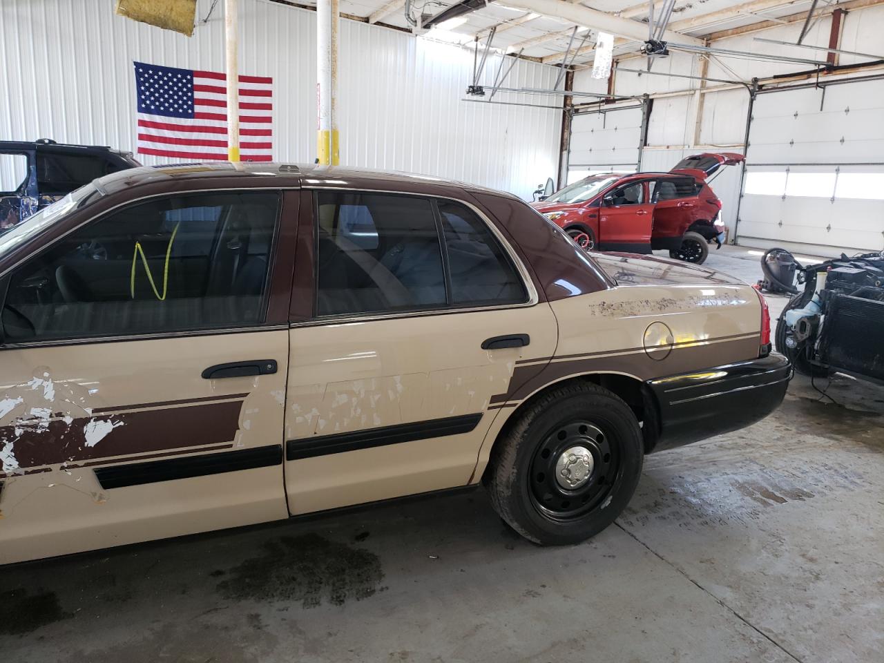 Photo 9 from auction – 2011 FORD CROWN VICT with VIN 2FABP7BV0BX144289