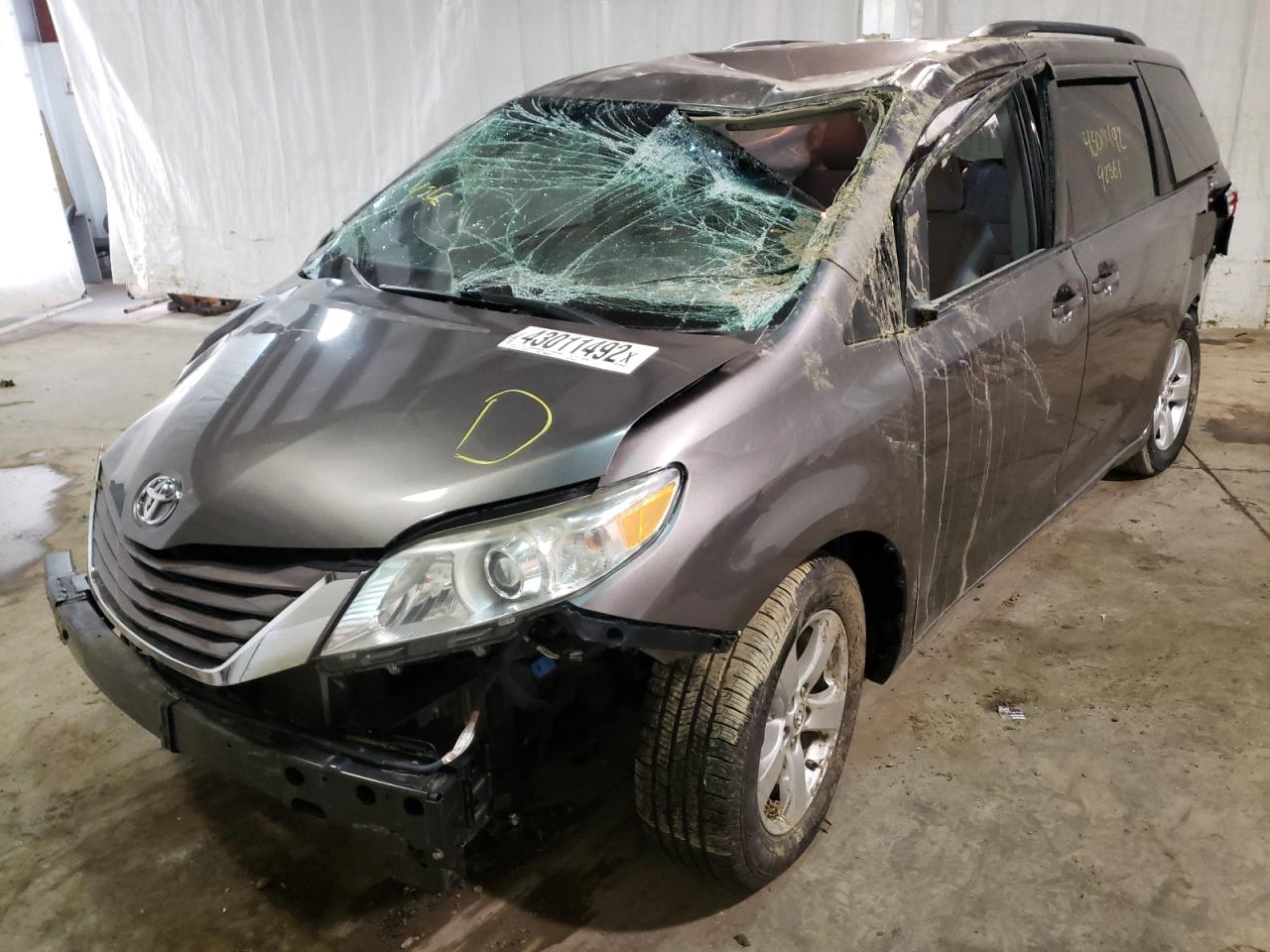 Photo 2 from auction – 2015 TOYOTA SIENNA LE with VIN 5TDKK3DC8FS606760
