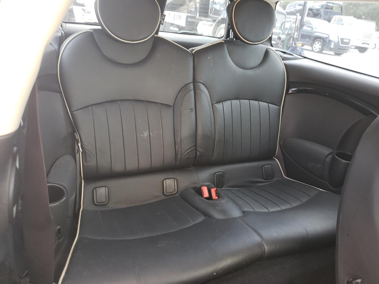 Photo 6 from auction – 2011 MINI COOPER S C with VIN WMWZG3C53BTY30272