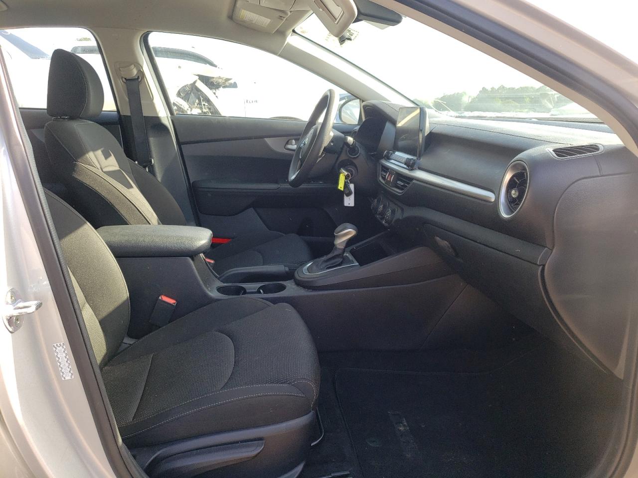 Photo 5 from auction – 2021 KIA FORTE FE with VIN 3KPF24AD1ME345452