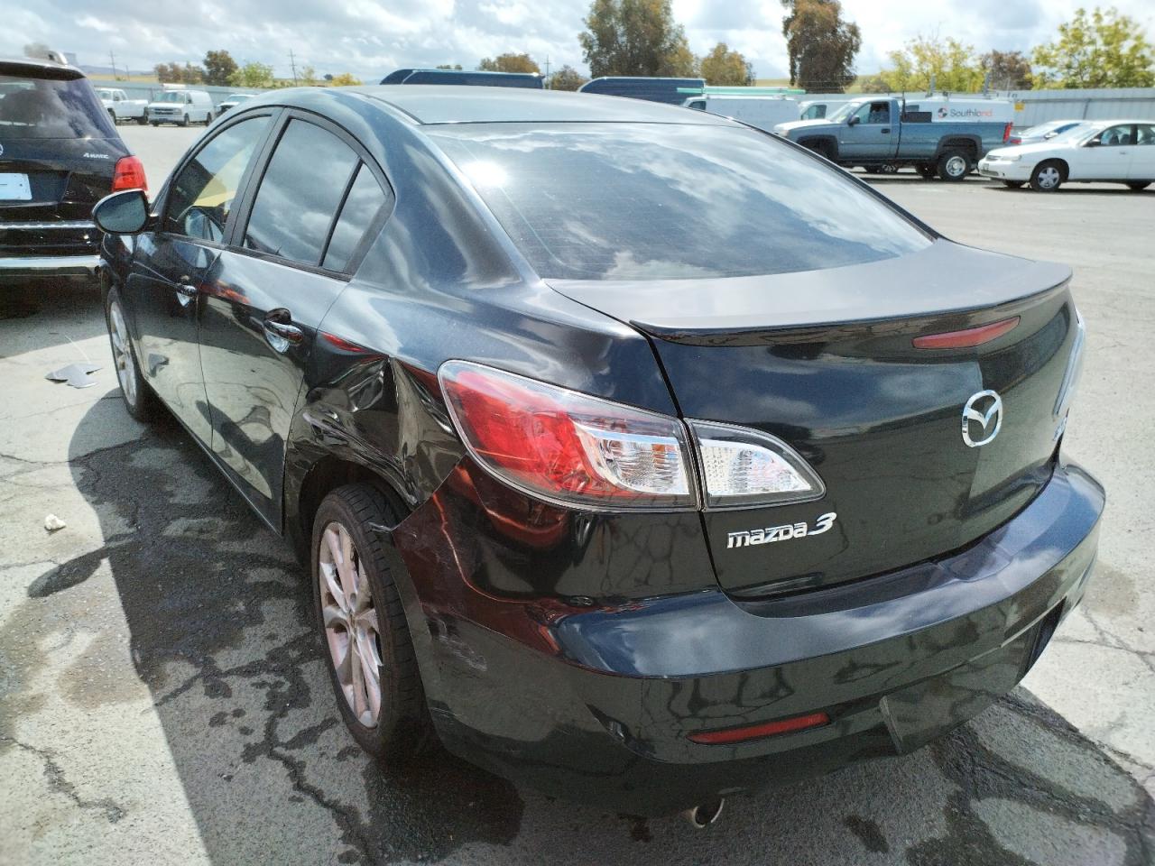 Photo 3 from auction – 2011 MAZDA 3 S with VIN JM1BL1U66B1481678