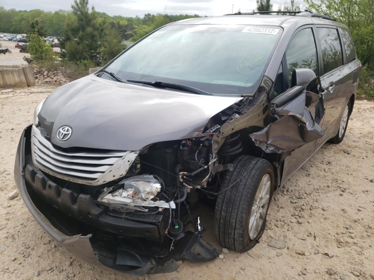 Photo 2 from auction – 2015 TOYOTA SIENNA XLE with VIN 5TDDK3DC7FS119669