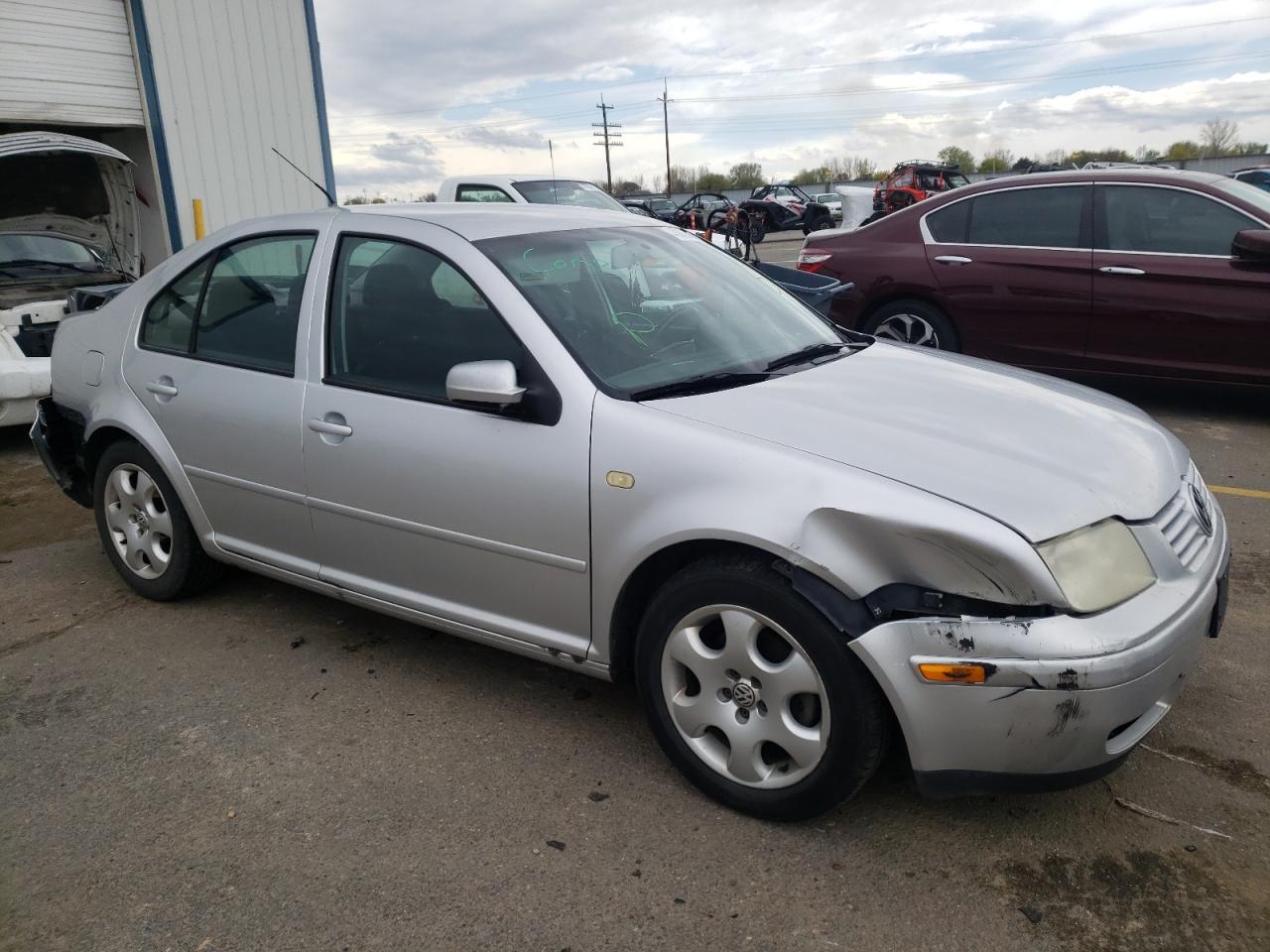 VOLKSWAGEN JETTA GL 2000 with VIN 3VWRA29M6YM037548 - Photo from auction