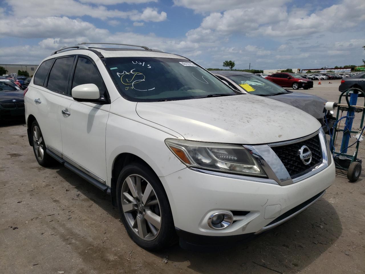 NISSAN PATHFINDER 2014 with VIN 5N1AR2MN6EC678801 - Photo from auction