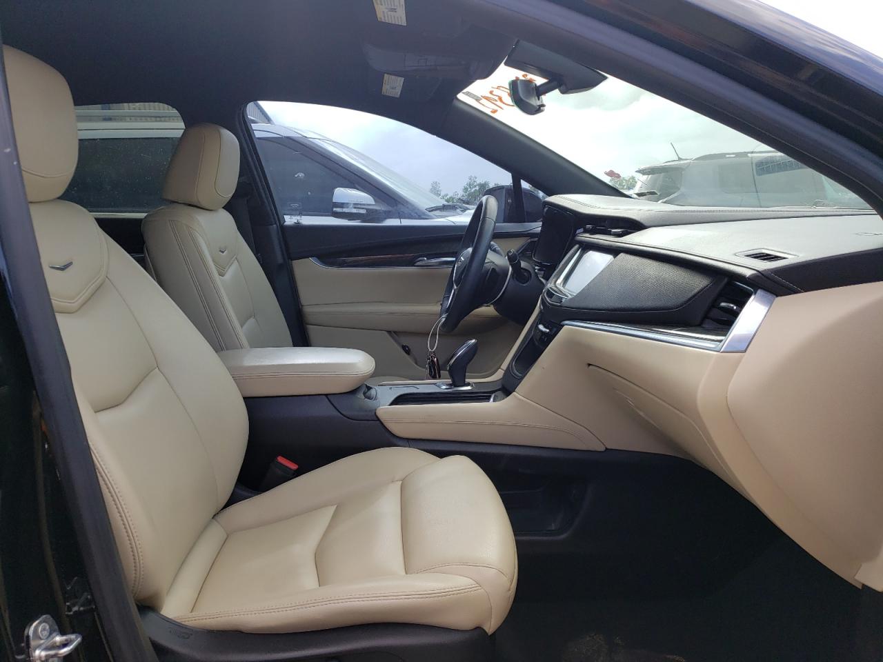 Photo 5 from auction – 2017 CADILLAC XT5 with VIN 1GYKNARS0HZ321199