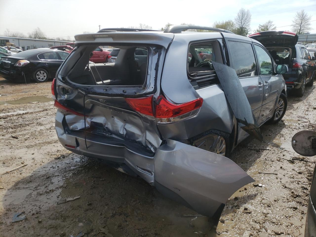 Photo 16 from auction – 2013 TOYOTA SIENNA XLE with VIN 5TDYK3DC8DS368741