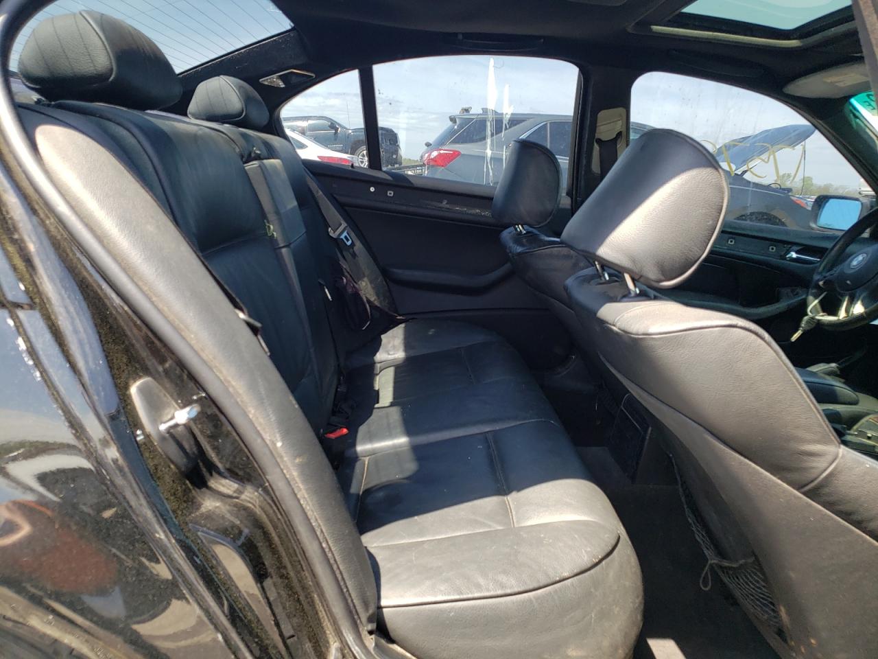 Photo 6 from auction – 2005 BMW 325 I with VIN WBAET37475NJ90345