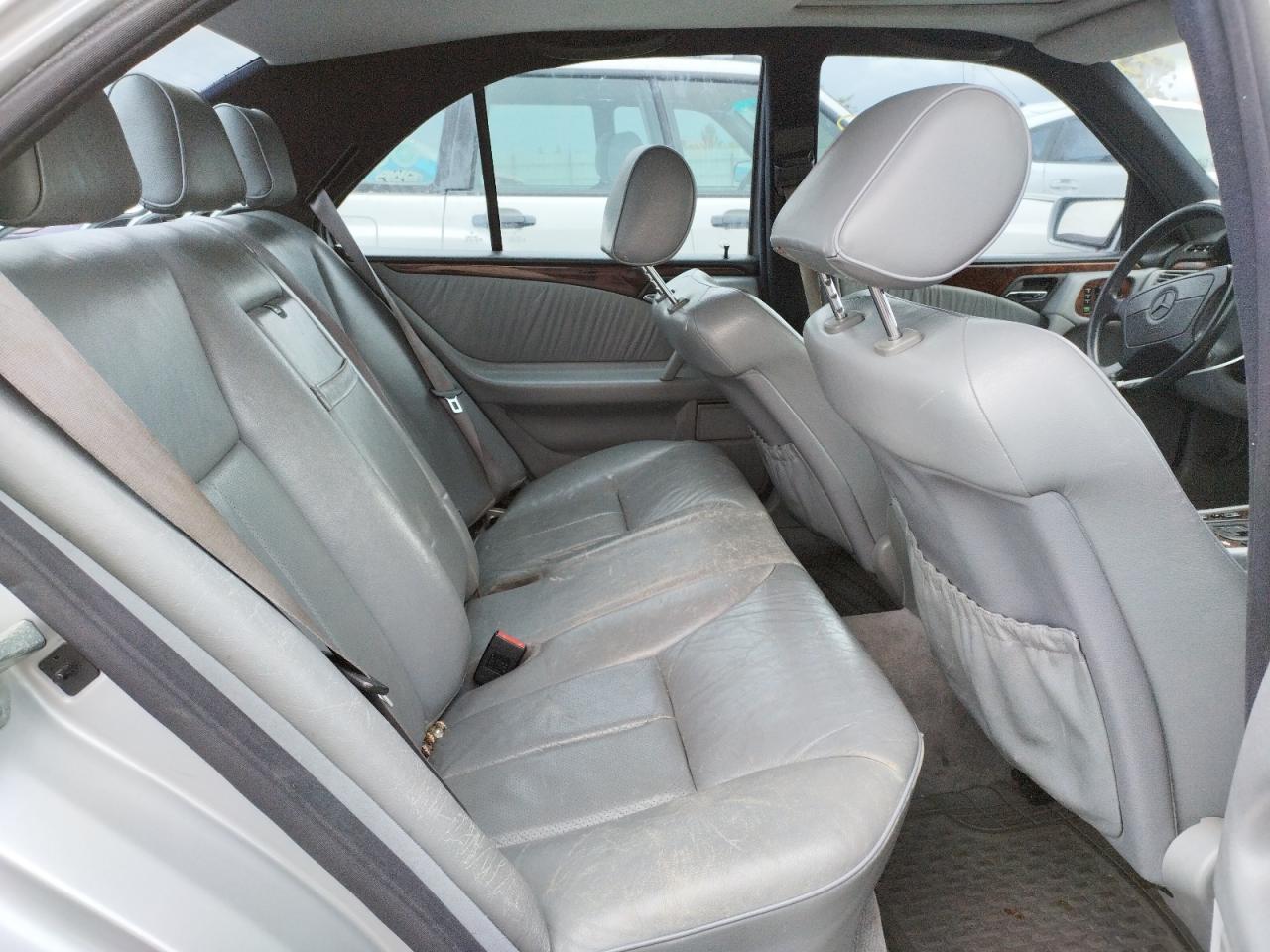 Photo 6 from auction – 1998 MERCEDES-BENZ E 320 with VIN WDBJF65F5WA480380