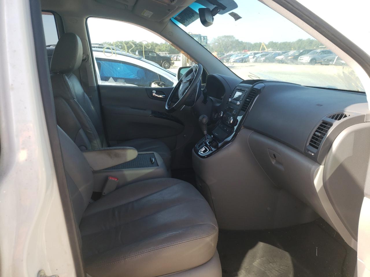 Photo 5 from auction – 2014 KIA SEDONA EX with VIN KNDMH4C78E6555275