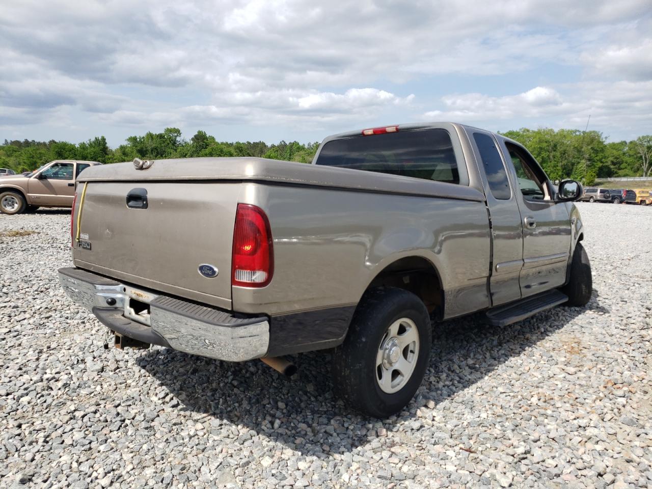 Photo 4 from auction – 2001 FORD F150 with VIN 1FTZX172X1NB81676