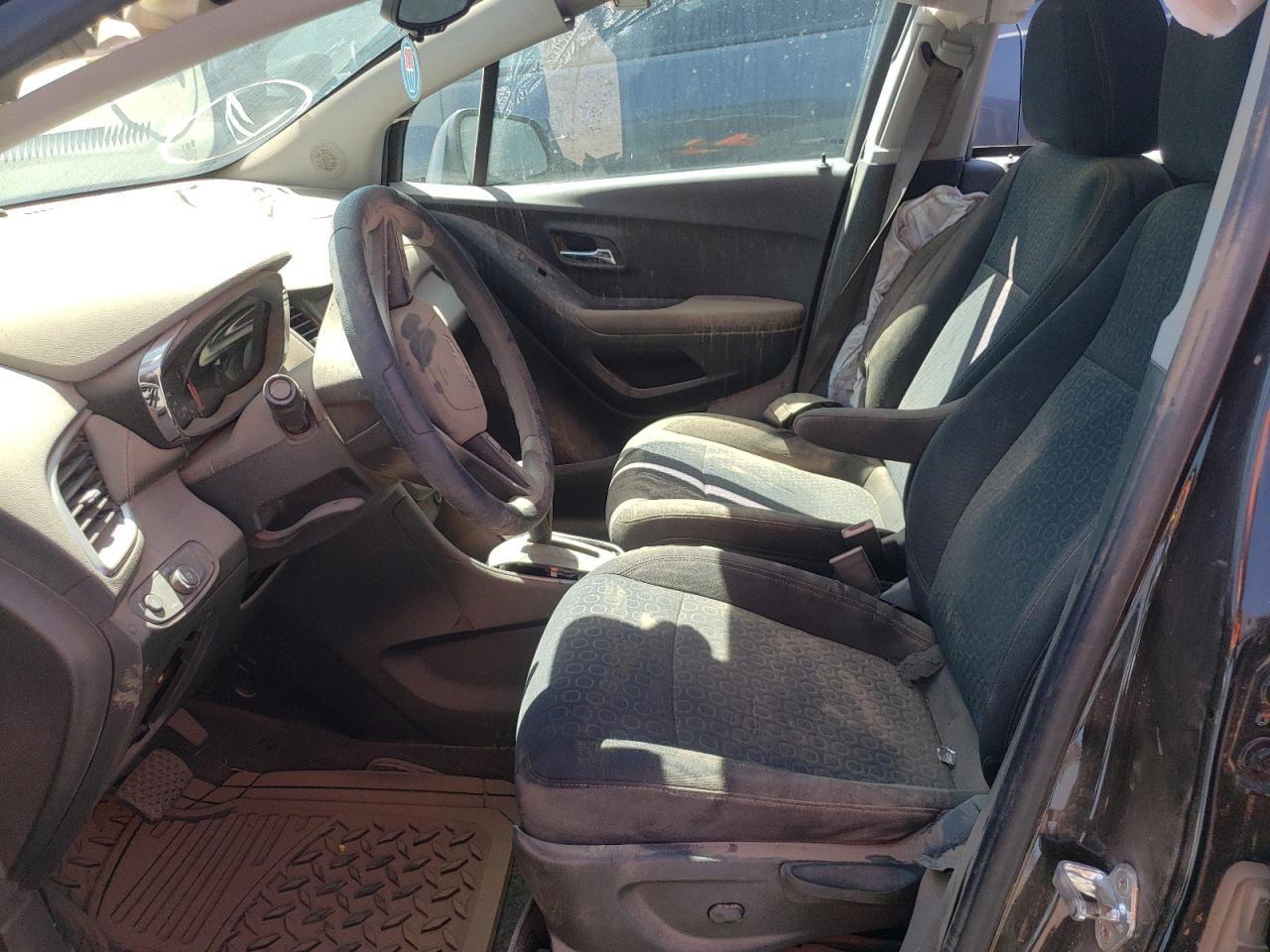 Photo 5 from auction – 2020 CHEVROLET TRAX LS with VIN KL7CJKSB6LB044000