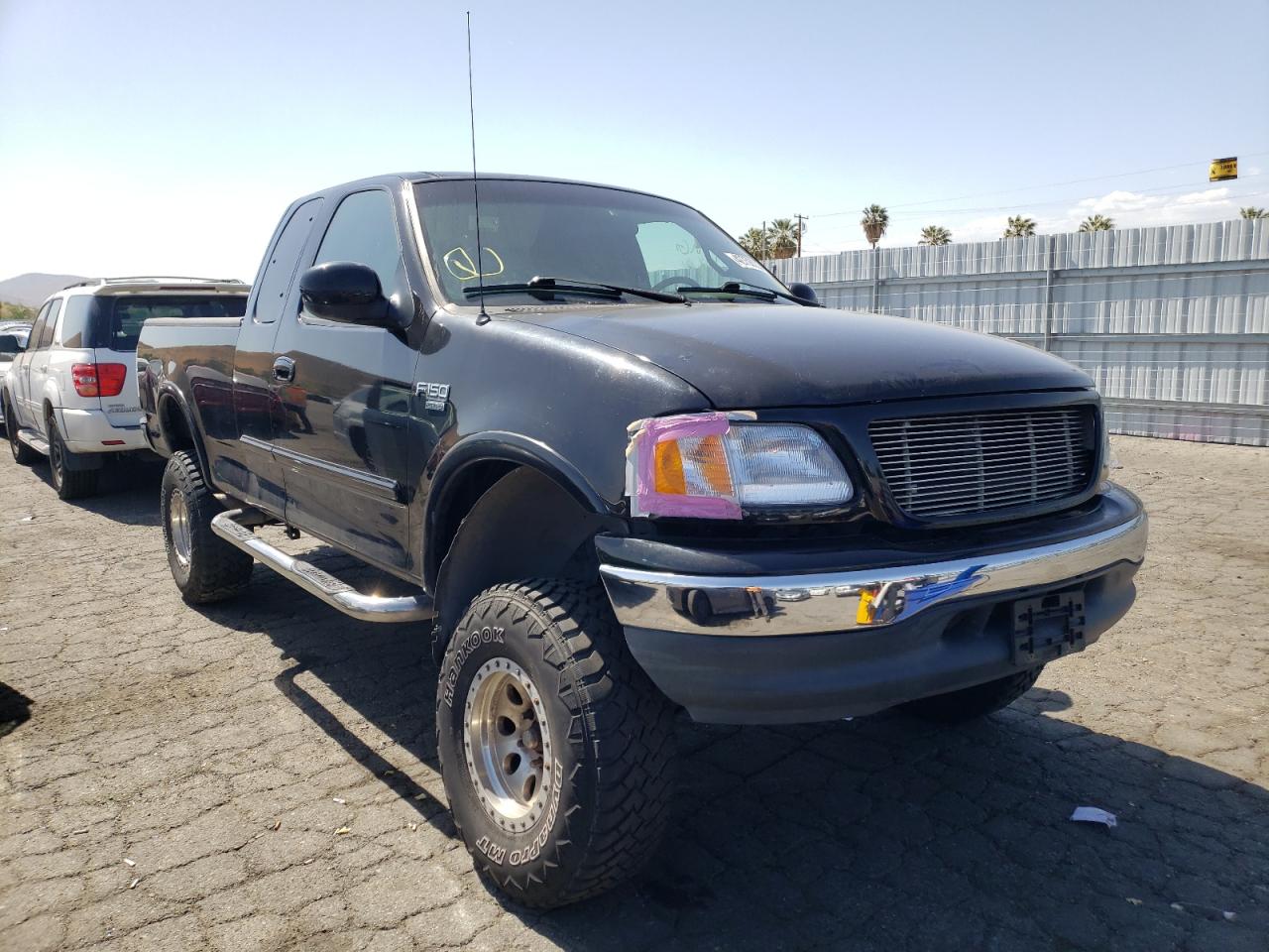 FORD F150 2000 with VIN 1FTRX17L9YKA70802 - Photo from auction