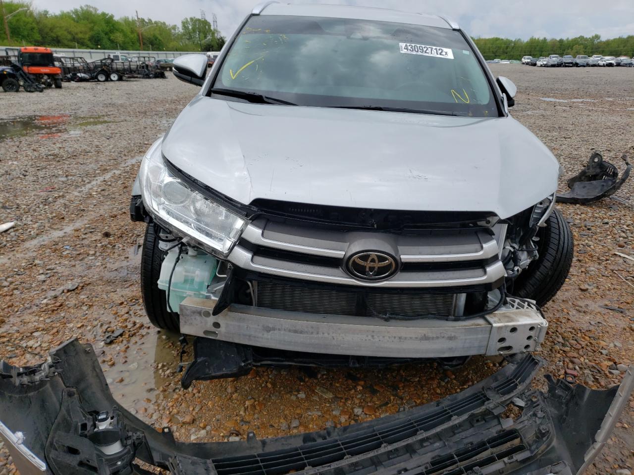 Photo 9 from auction – 2019 TOYOTA HIGHLANDER with VIN 5TDKZRFH6KS557771