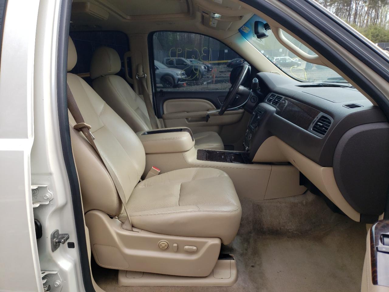Photo 5 from auction – 2011 GMC YUKON DENA with VIN 1GKS2EEF3BR337021