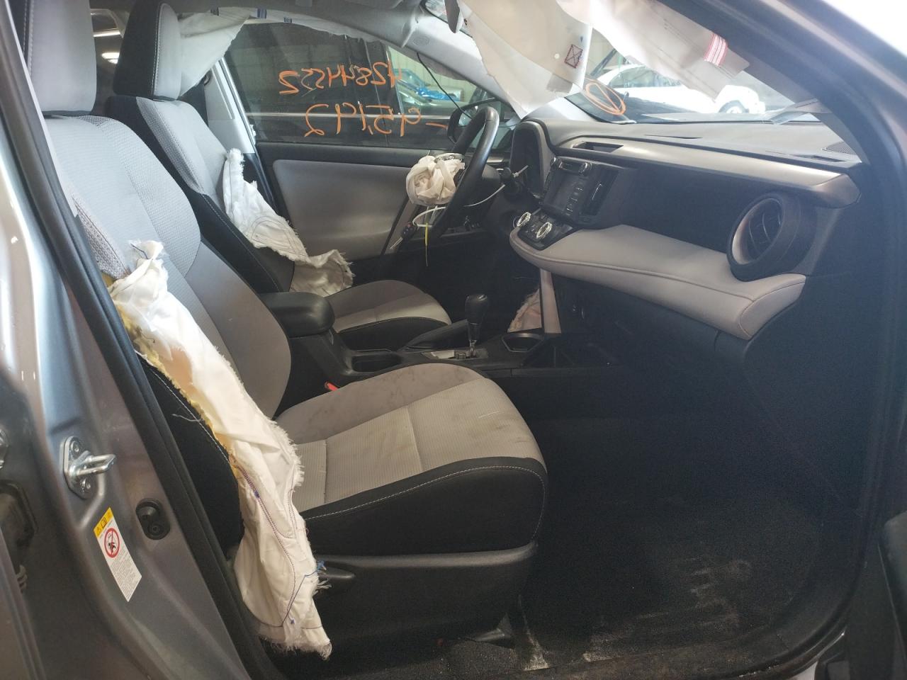 Photo 5 from auction – 2016 TOYOTA RAV4 XLE with VIN 2T3RFREV2GW534668