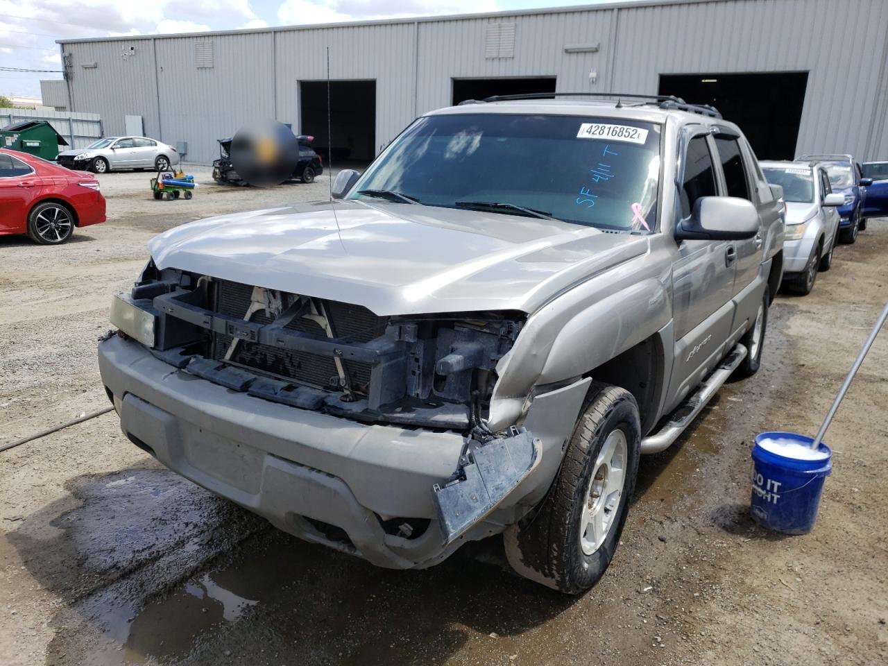 Photo 2 from auction – 2002 CHEVROLET AVALANCHE with VIN 3GNEK13TX2G126108