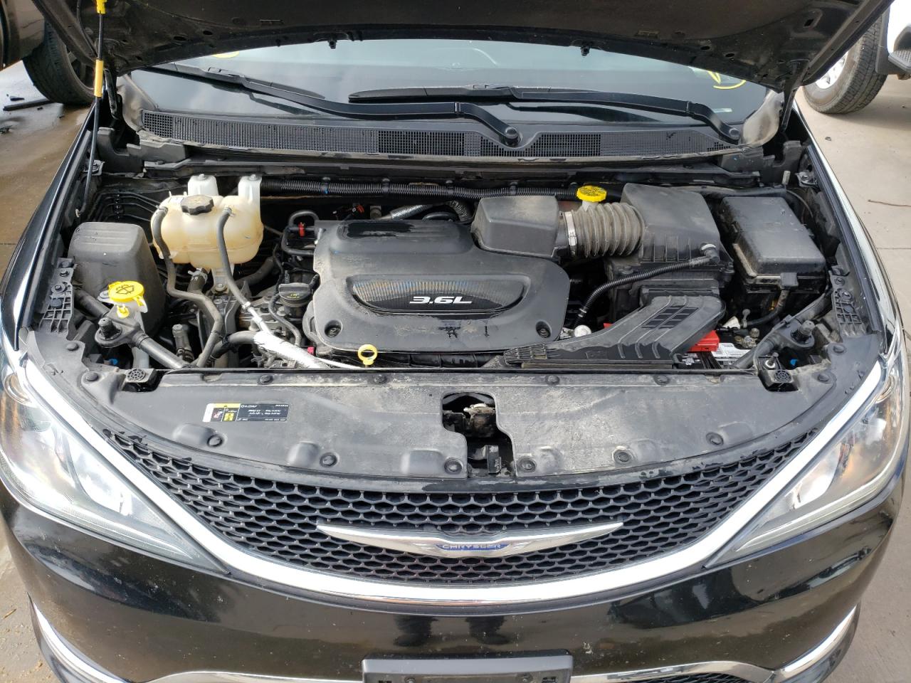 Photo 7 from auction – 2018 CHRYSLER PACIFICA T with VIN 2C4RC1FG1JR270905
