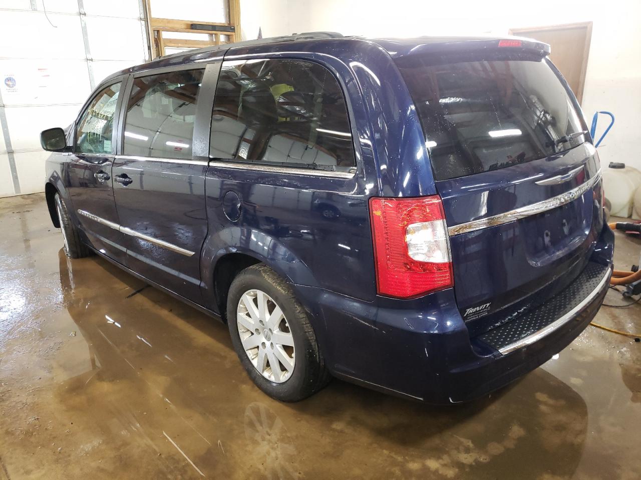 Photo 3 from auction – 2013 CHRYSLER TOWN & COU with VIN 2C4RC1BG2DR564890