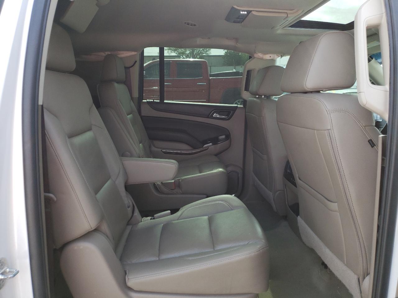 Photo 6 from auction – 2017 CHEVROLET SUBURBAN C with VIN 1GNSCHKC5HR401578