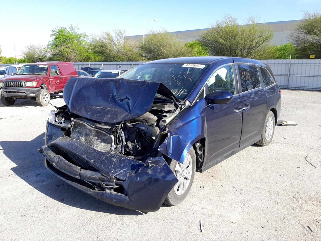 Photo 2 from auction – 2015 HONDA ODYSSEY EX with VIN 5FNRL5H46FB063018