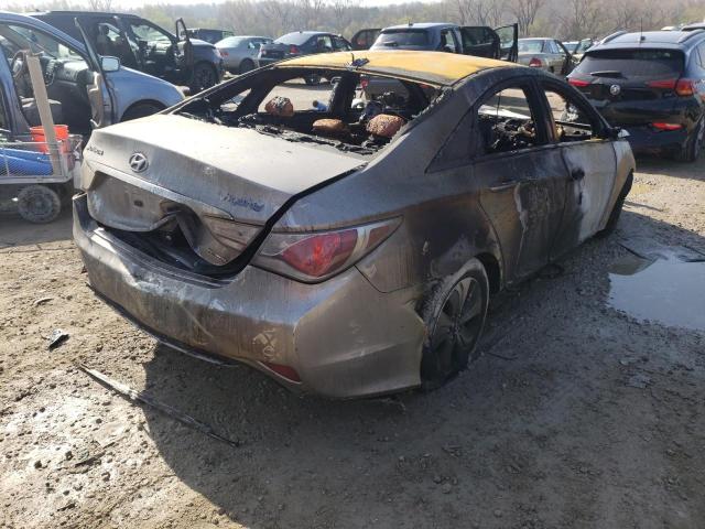 Photo 4 from auction – 2013 HYUNDAI SONATA HYB with VIN KMHEC4A46DA100380