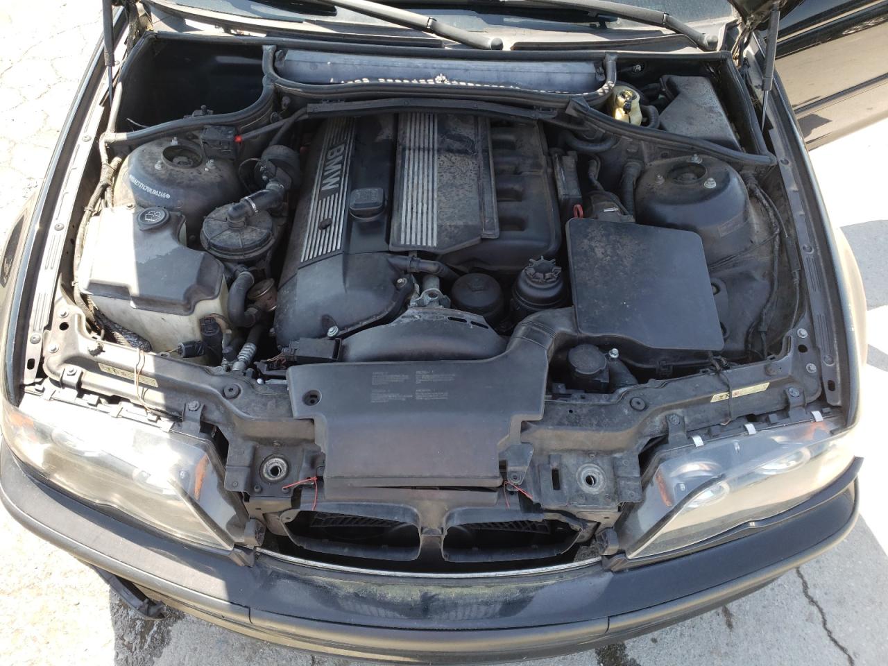 Photo 7 from auction – 2005 BMW 325 I with VIN WBAET37475NJ90345