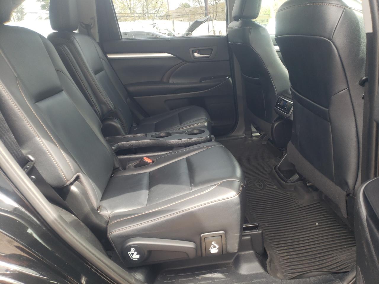 Photo 6 from auction – 2019 TOYOTA HIGHLANDER with VIN 5TDJZRFH8KS608893