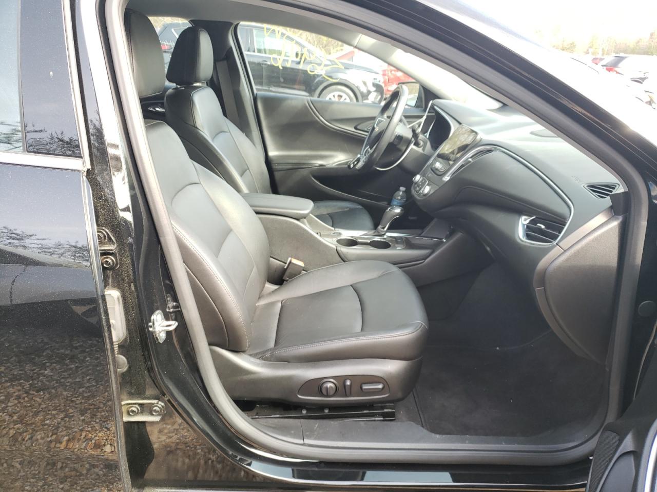Photo 5 from auction – 2018 CHEVROLET MALIBU LT with VIN 1G1ZD5STXJF282736
