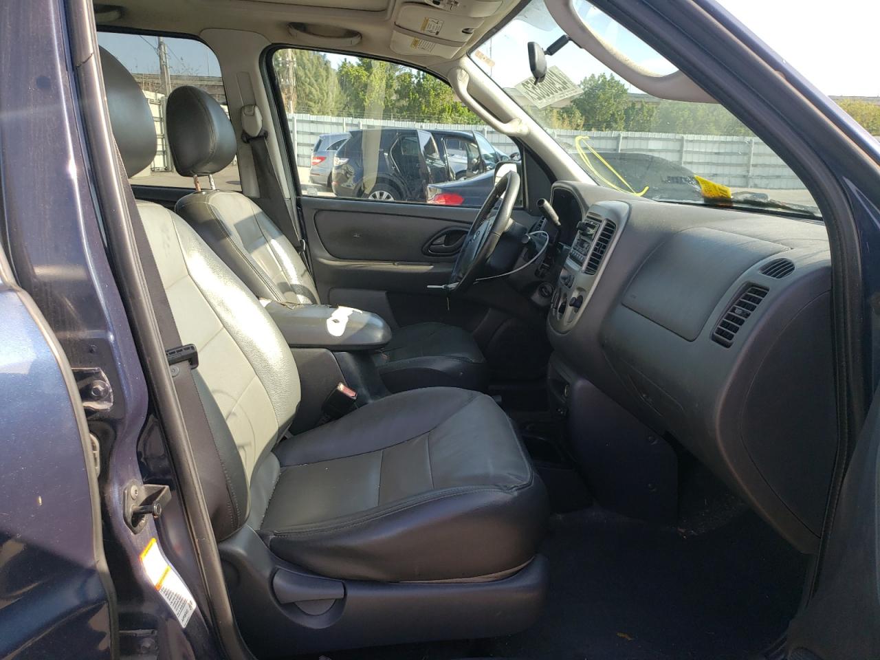 Photo 5 from auction – 2004 FORD ESCAPE XLT with VIN 1FMCU031X4KA80578