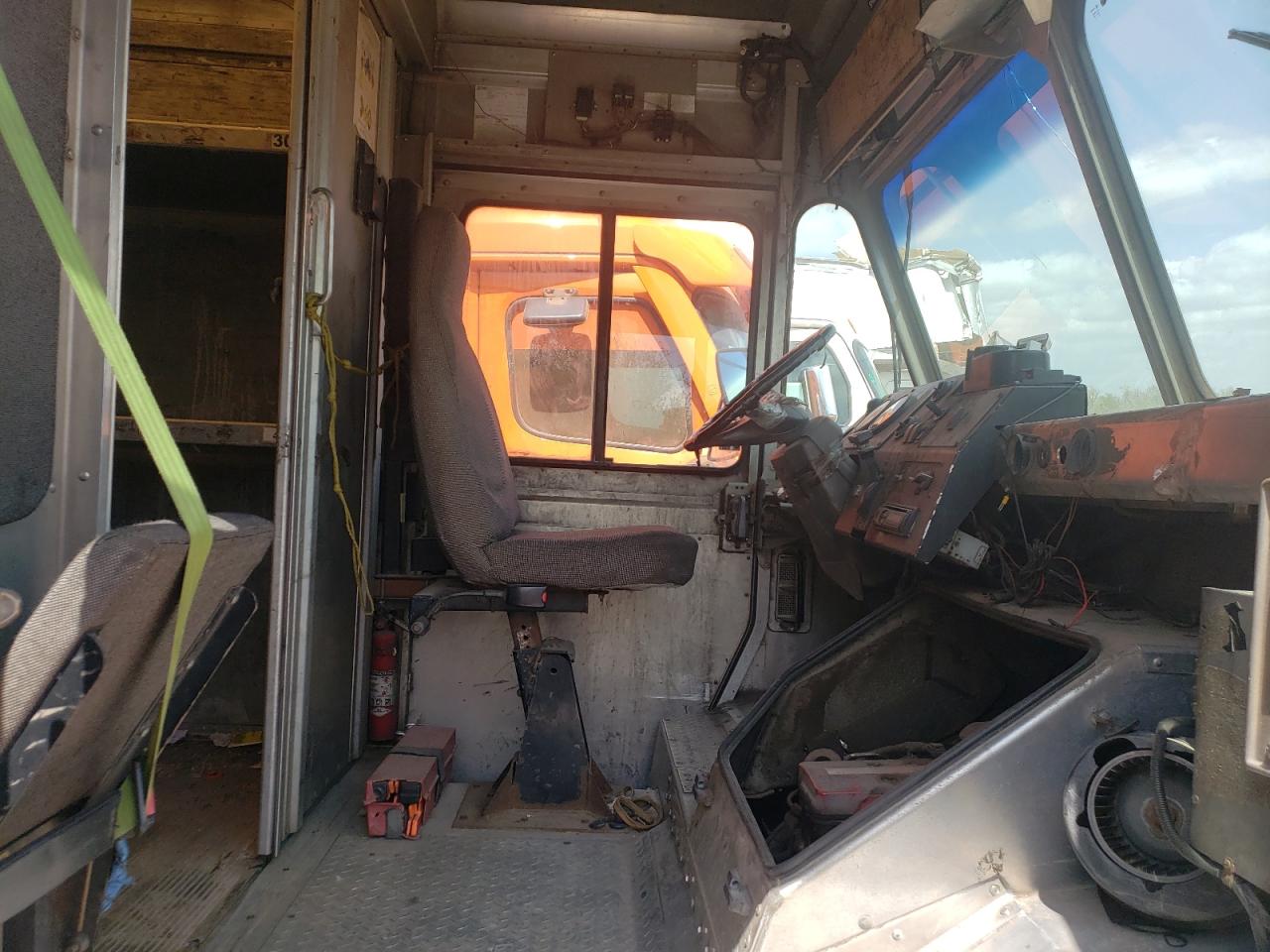 Photo 5 from auction – 2008 FREIGHTLINER CHASSIS M with VIN 4UZAARDUX8CZ58460