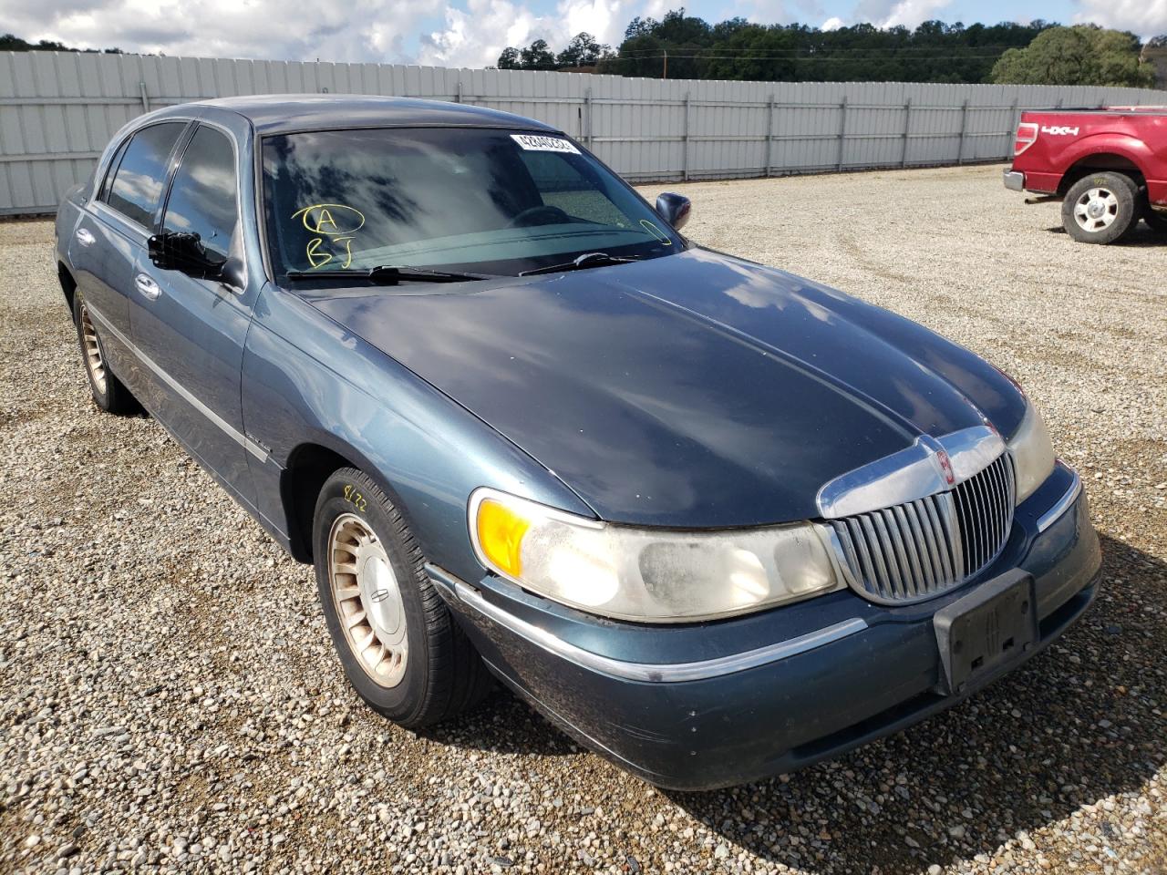 Photo 1 from auction – 1998 LINCOLN TOWN CAR E with VIN 1LNFM81W4WY646079