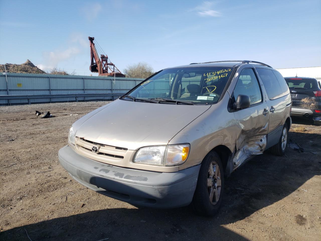 Photo 15 from auction – 2000 TOYOTA SIENNA LE with VIN 4T3ZF13C4YU303467