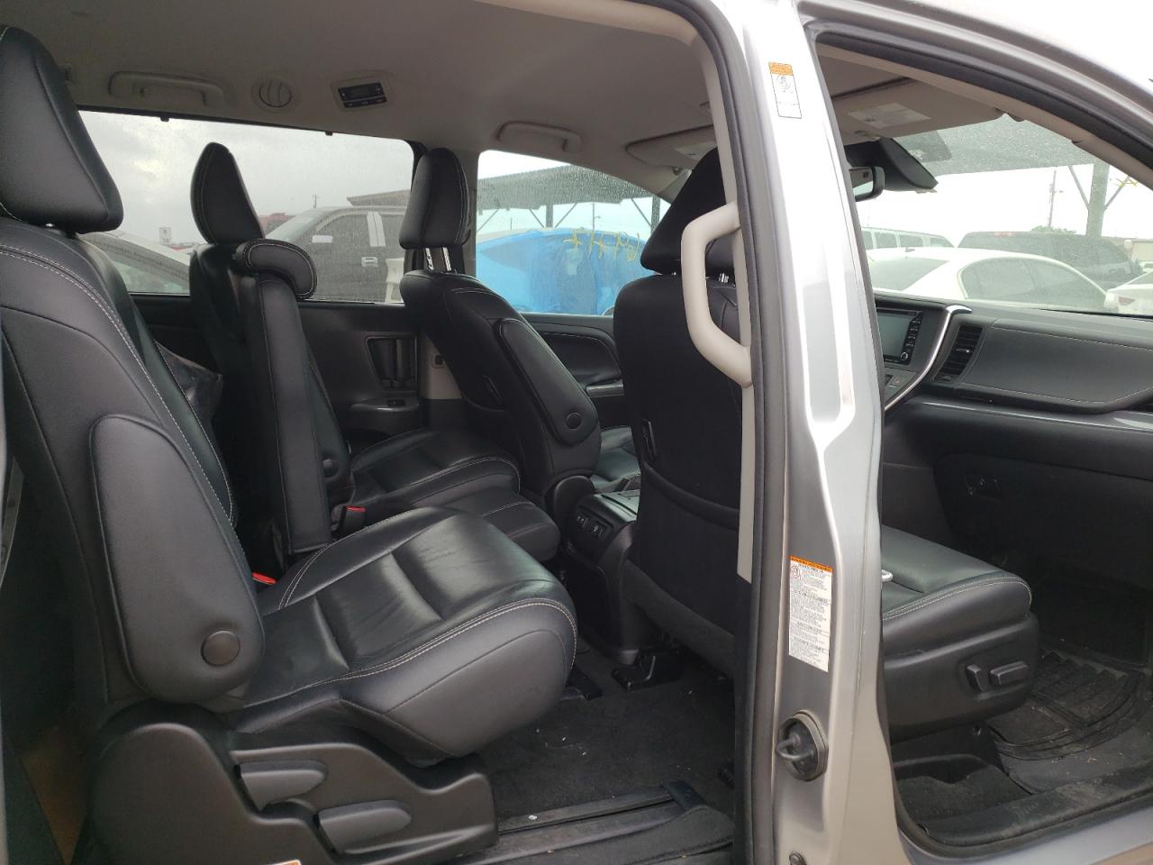 Photo 6 from auction – 2018 TOYOTA SIENNA SE with VIN 5TDXZ3DCXJS903040