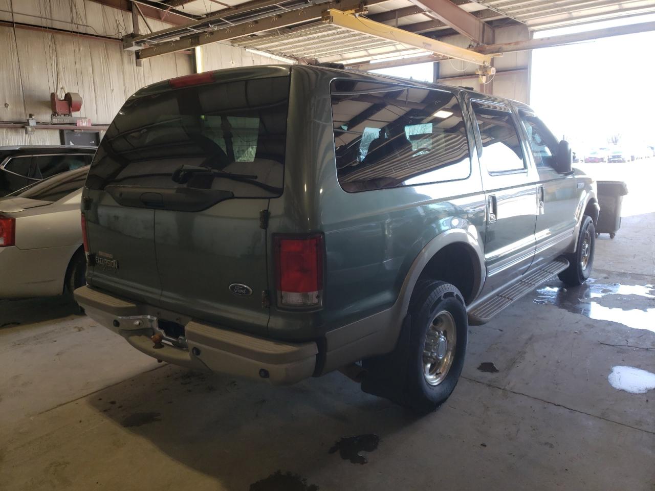 Photo 4 from auction – 2000 FORD EXCURSION with VIN 1FMNU43S0YEE35450